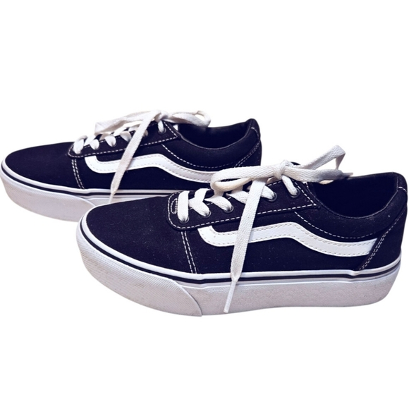 EUC Vans Old Skool Sneakers Black & White Low Top Canvas Skateboard Youth Size 3 - Picture 2 of 5